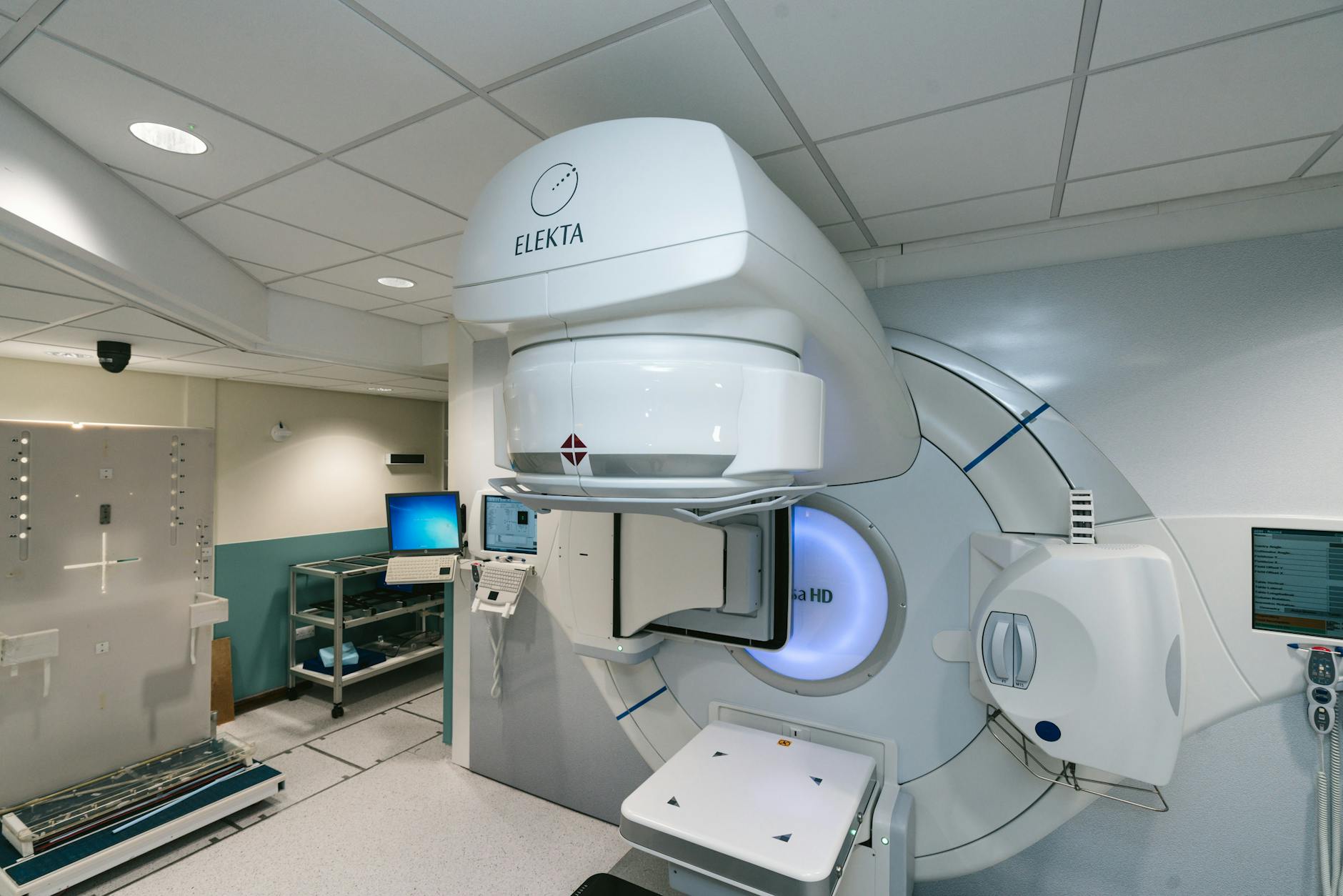 ASL Pescara, eseguiti i primi trattamenti di radioterapia interventistica con tecnica endocavitaria