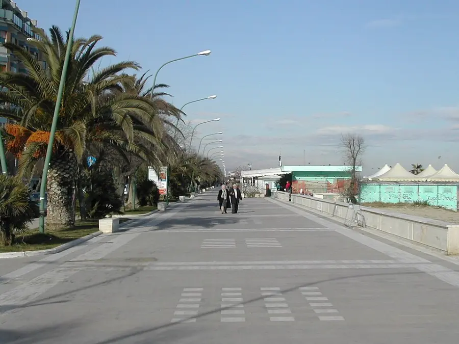 Il lungomare di Pescara: storia della passeggiata adriatica, i locali e la vita di una città che vive sul mare