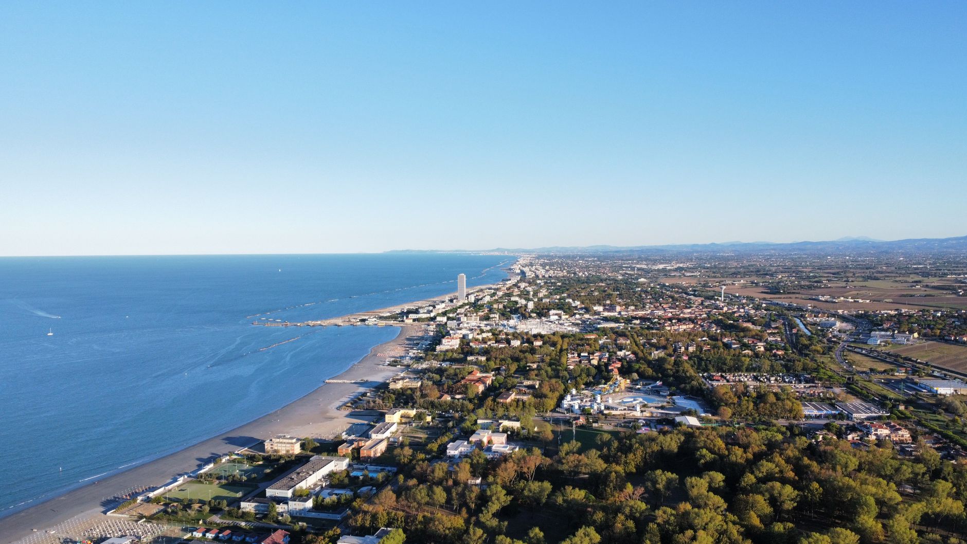 Lungomare di Pescara: spiaggia e estate in Abruzzo