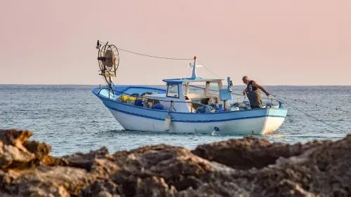 Fermo tecnico per la pesca dei molluschi bivalvi: stop dal 17 aprile al 31 maggio 2026