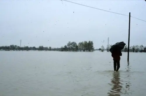 Maltempo, oltre 90 interventi a Pescara: fiume esondato e strade chiuse